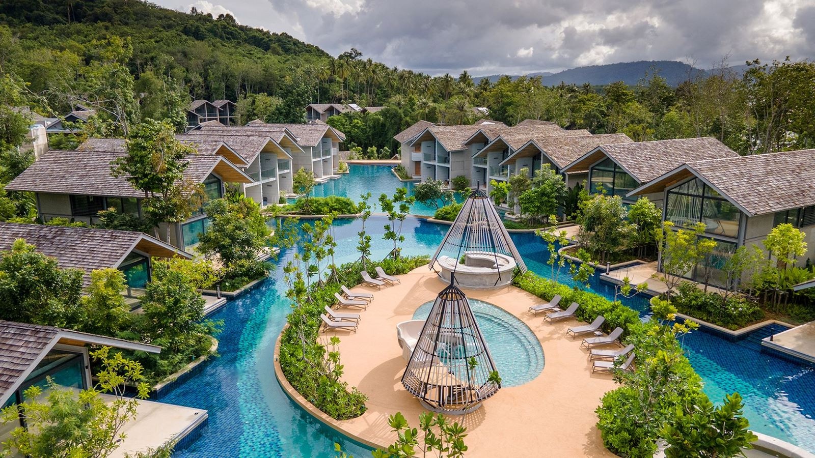 rooms-deluxe-pool-access-room