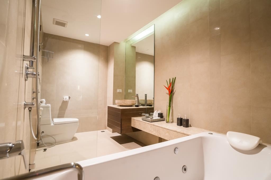 rooms-pool-view-jacuzzi-deluxe--hillside