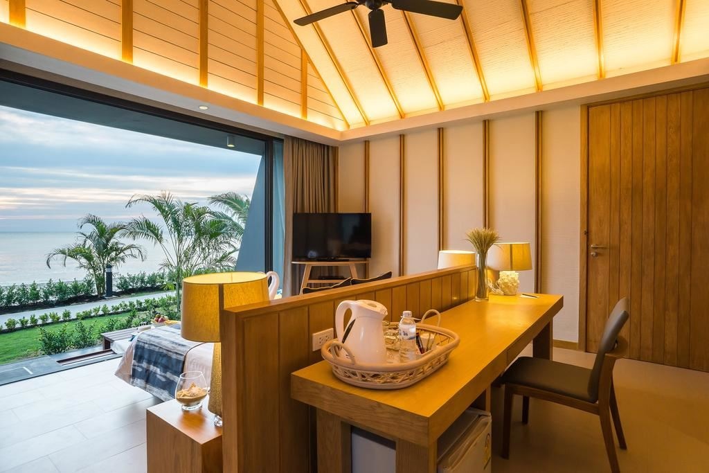 rooms-paradise-beachfront-villa