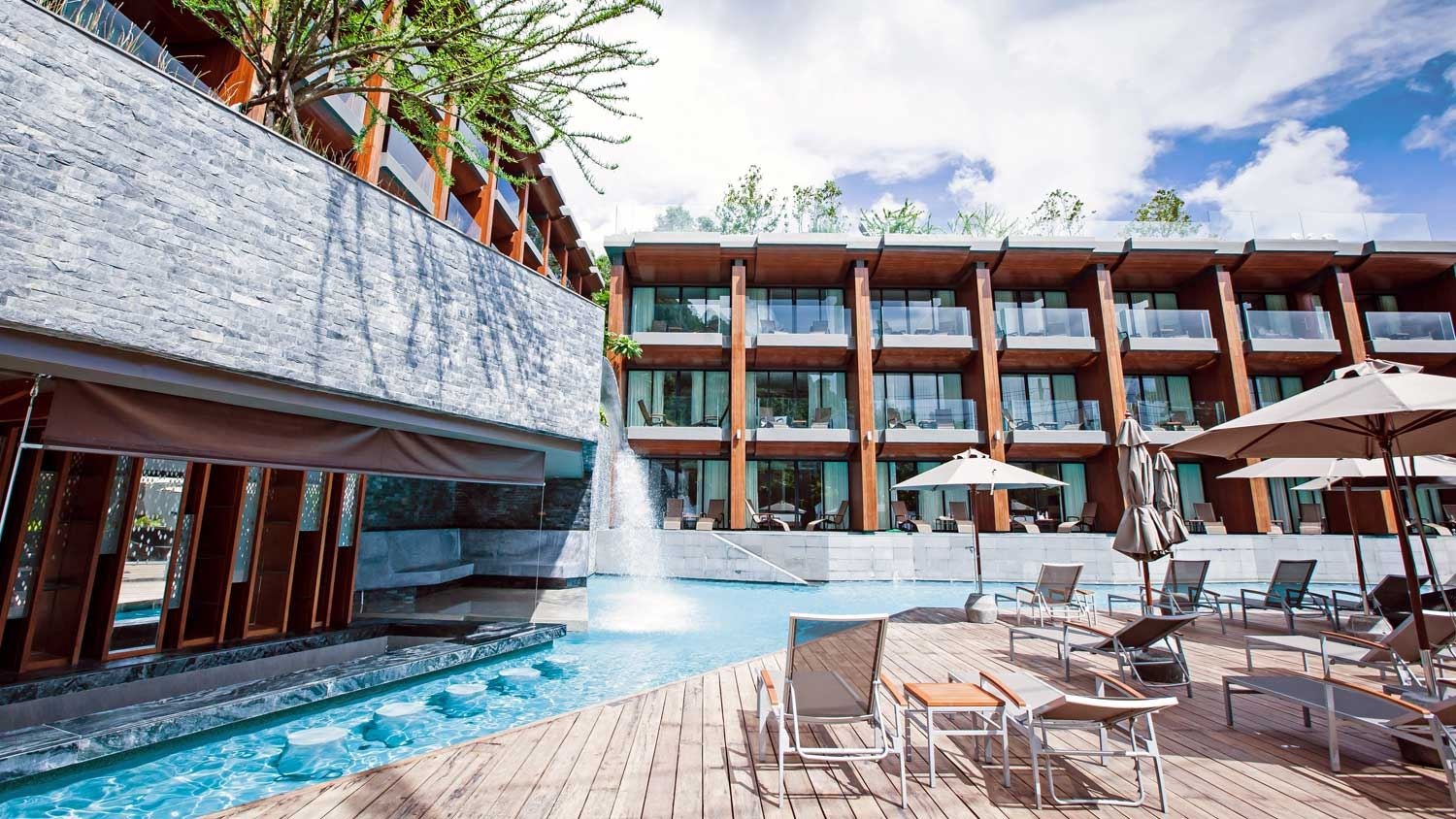 bars-small-pool-bar