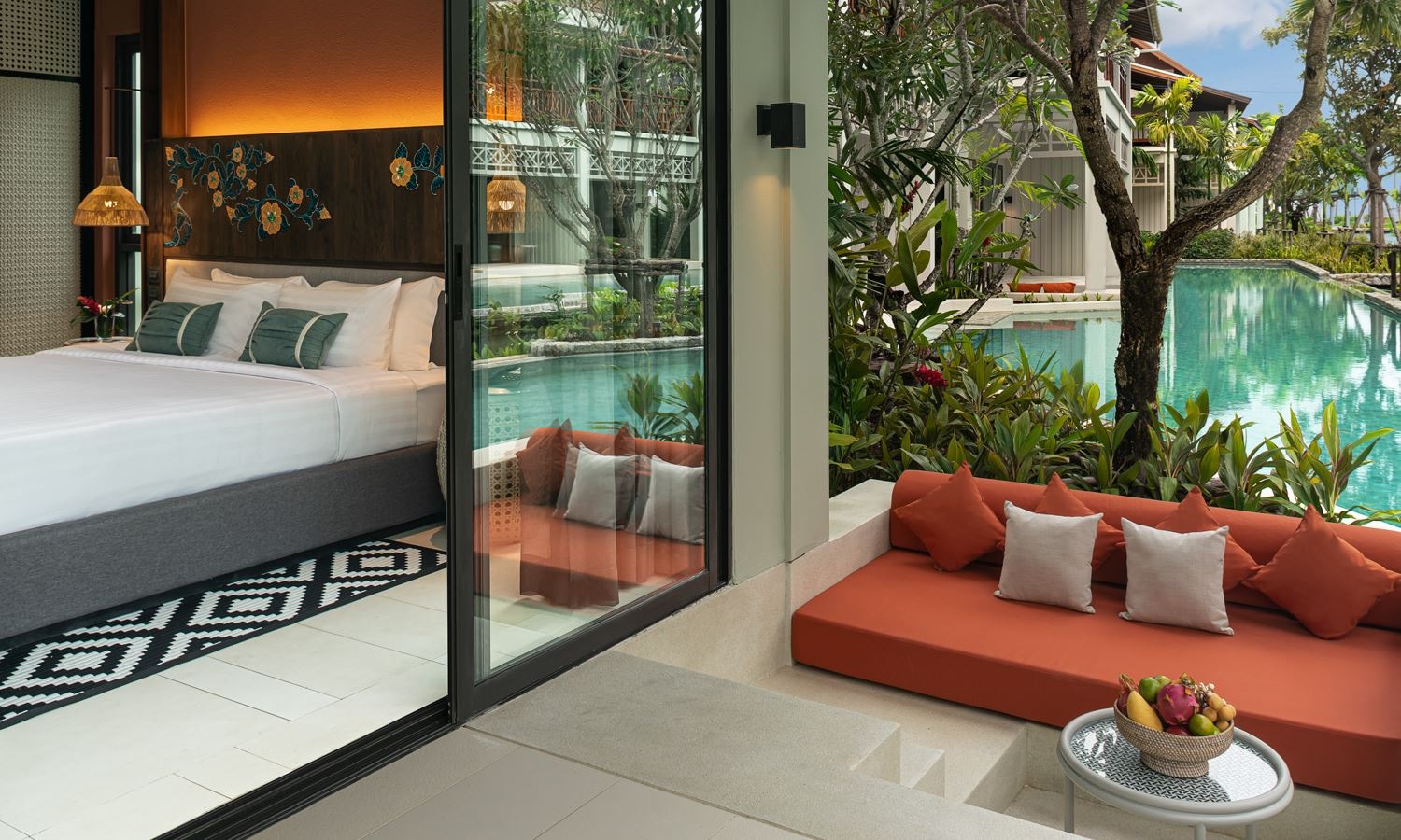 rooms-deluxe-pool-access