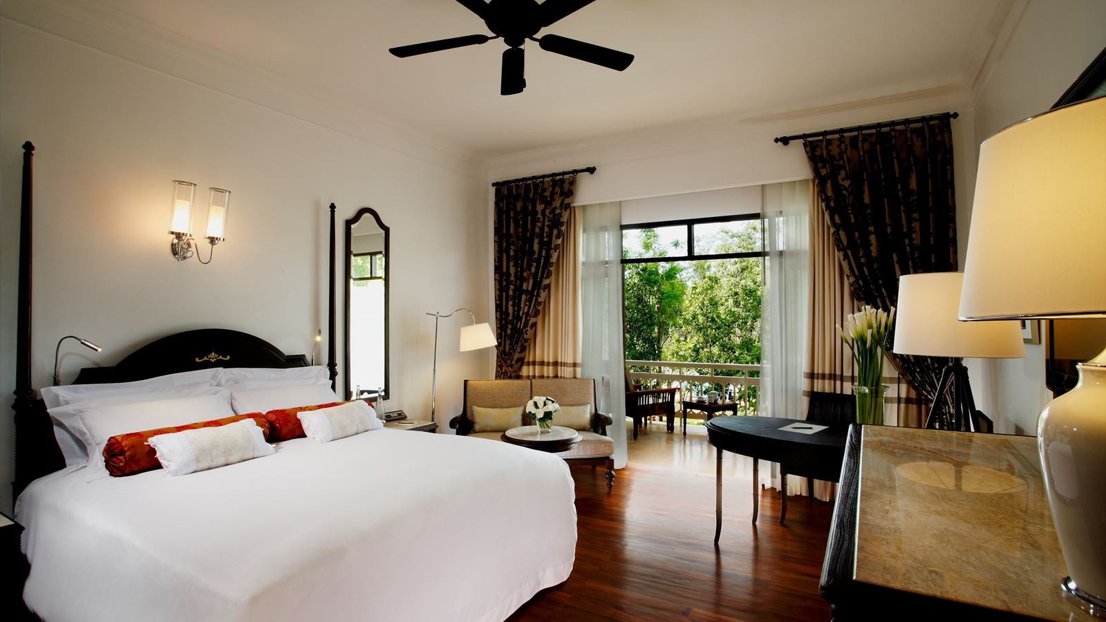 rooms-deluxe-room