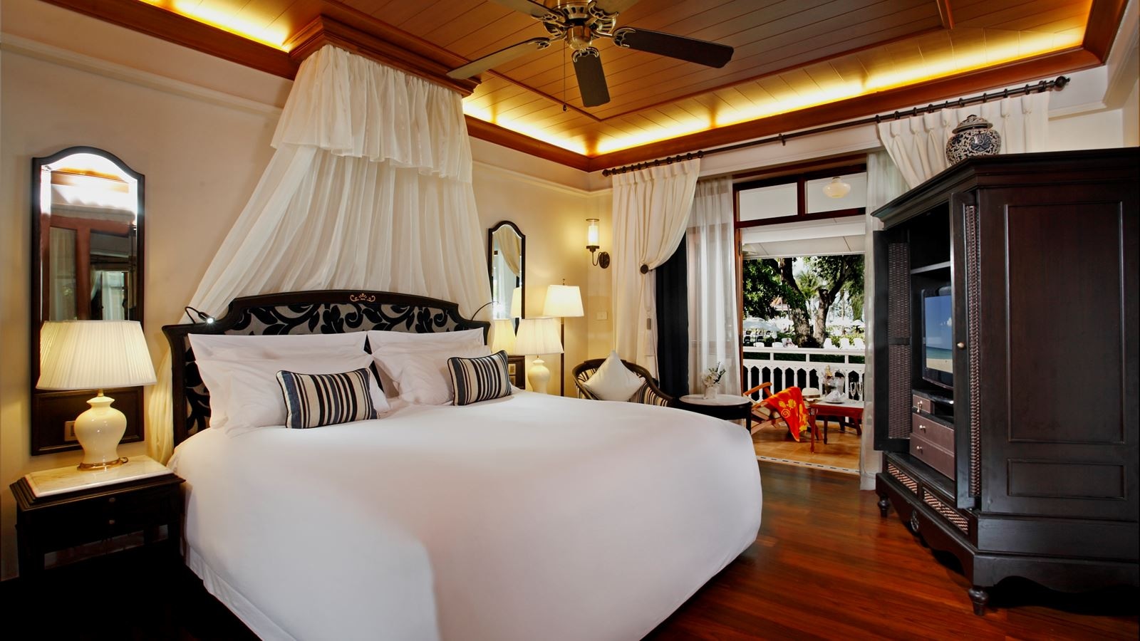 rooms-deluxe-suite