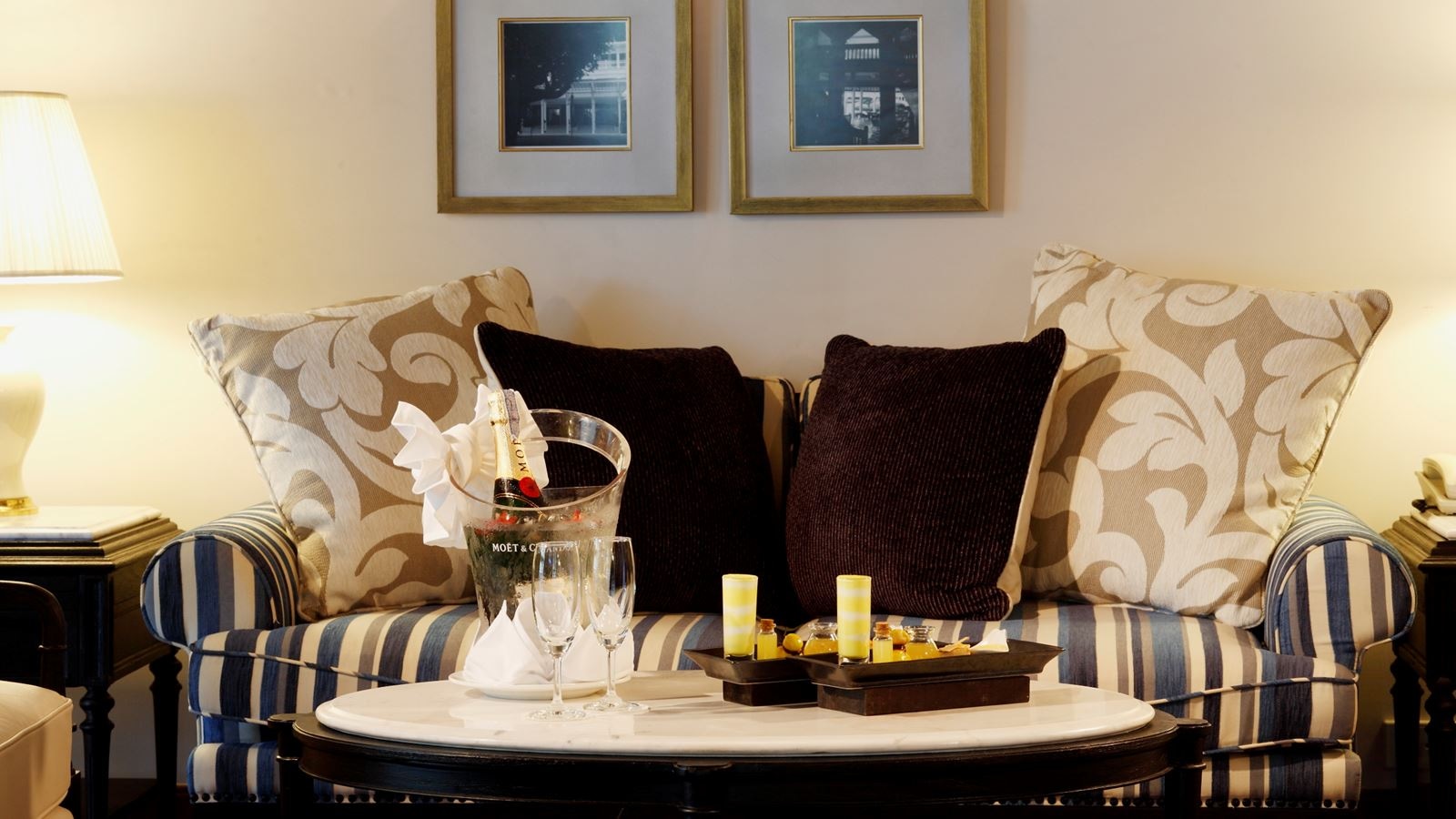 rooms-deluxe-suite