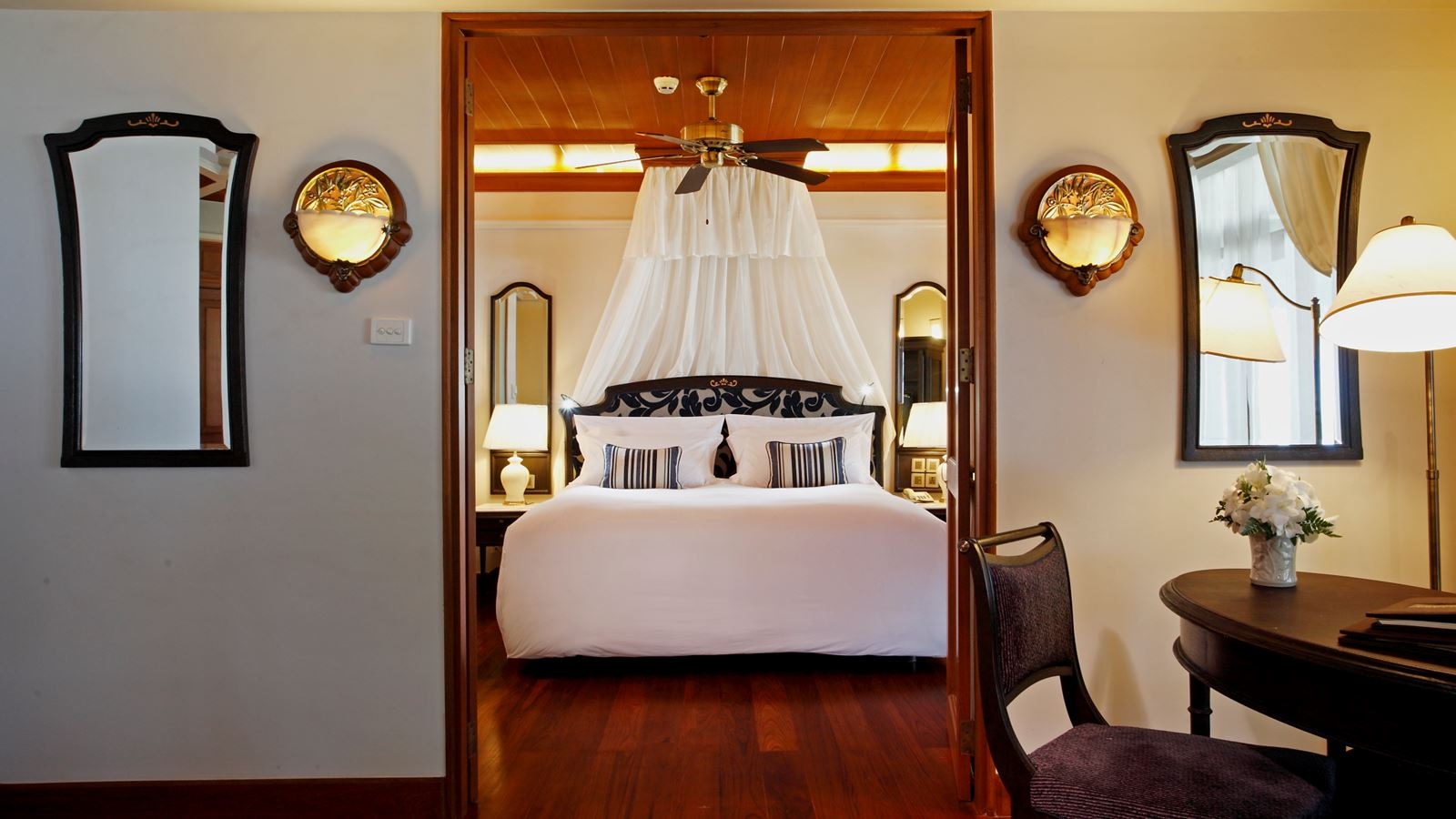 rooms-deluxe-suite