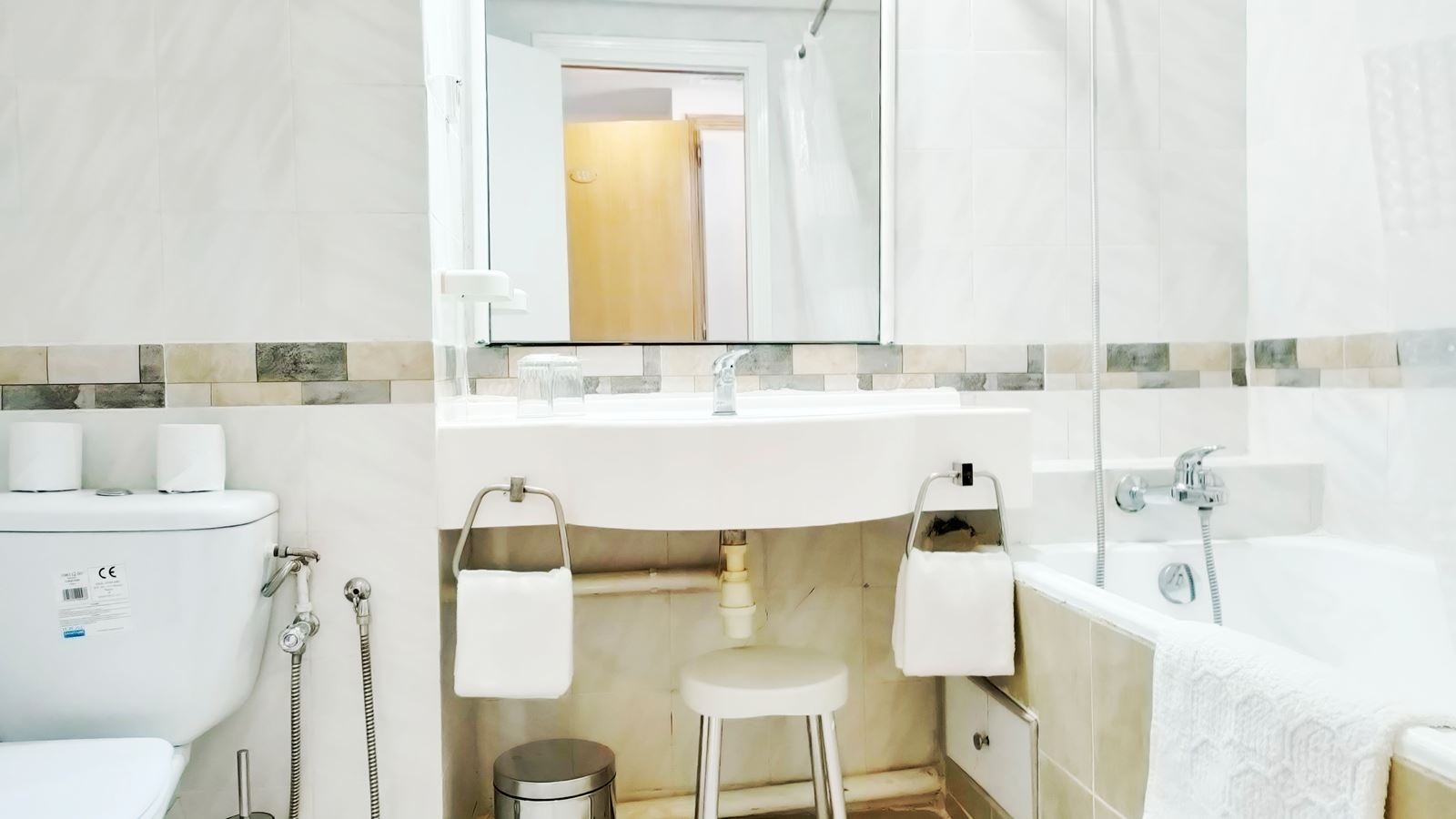 rooms-room-standard-seaview