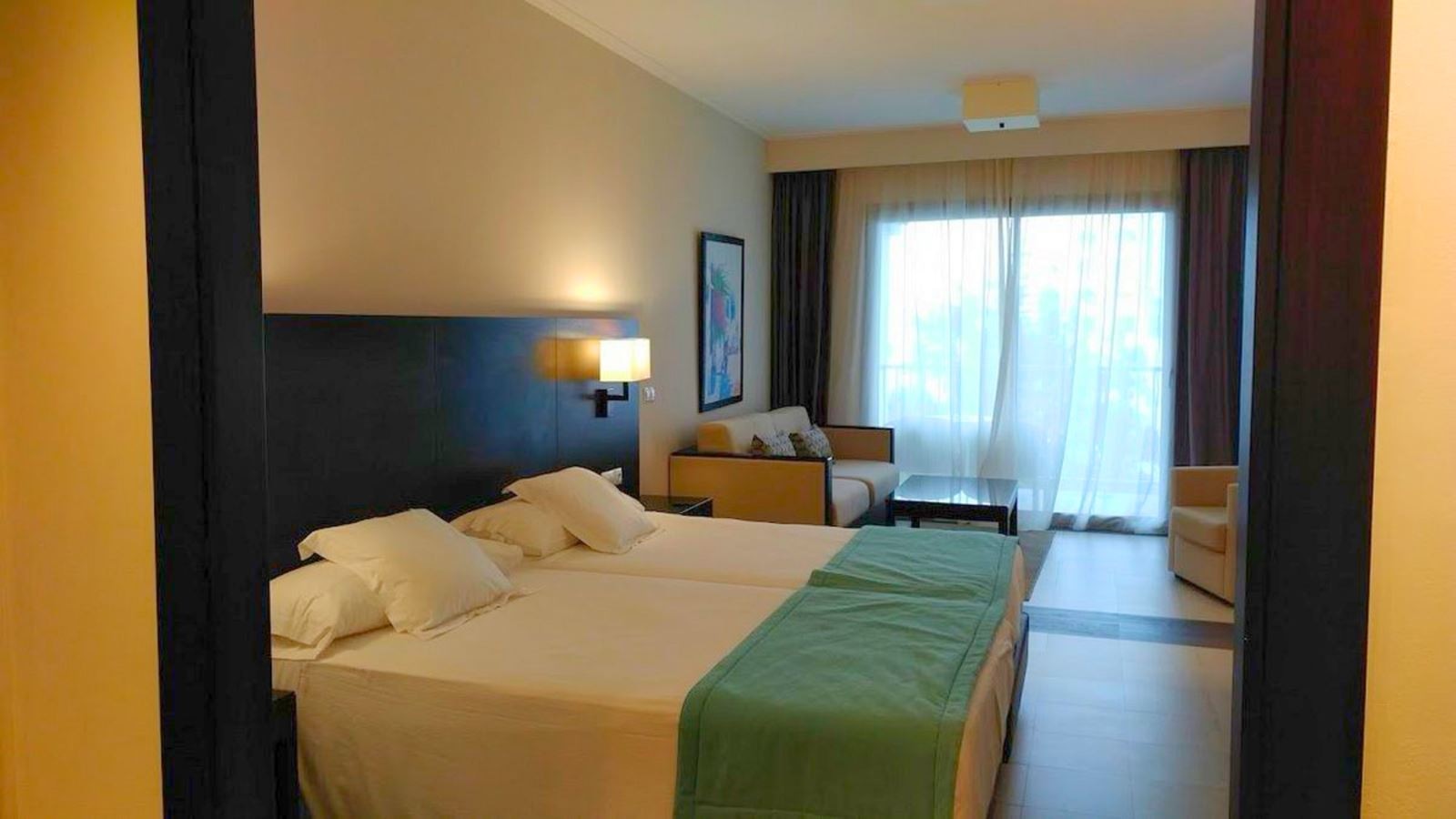 rooms-standard-partial-seaview