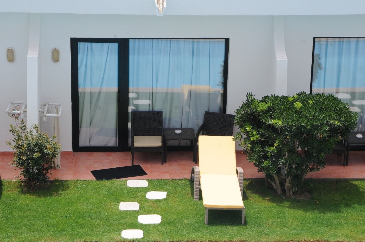 rooms-swim-up-room