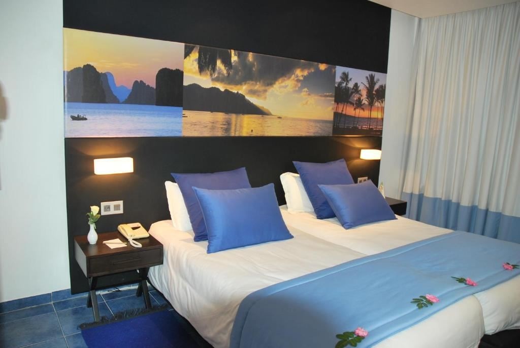 rooms-connected-room-garden-view