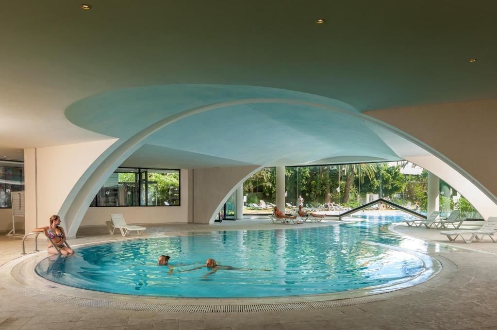 pools-indoor-pool