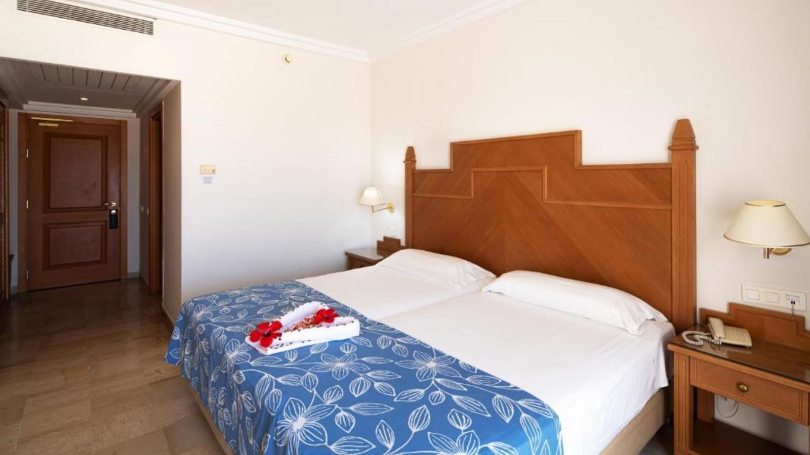 rooms-standard-room-gardenview