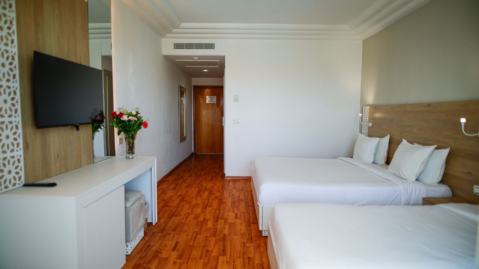 rooms-coral-room