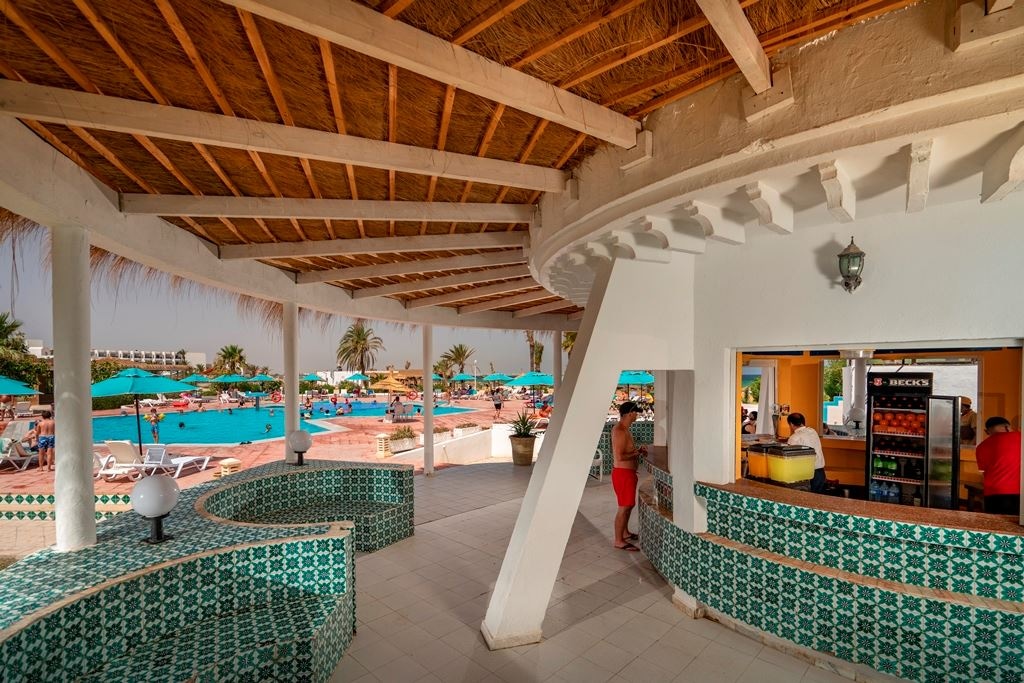 bars-ploof-pool-bar