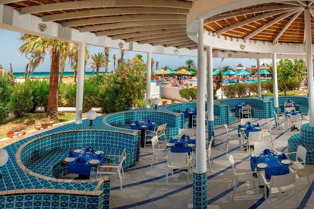 bars-ploof-pool-bar