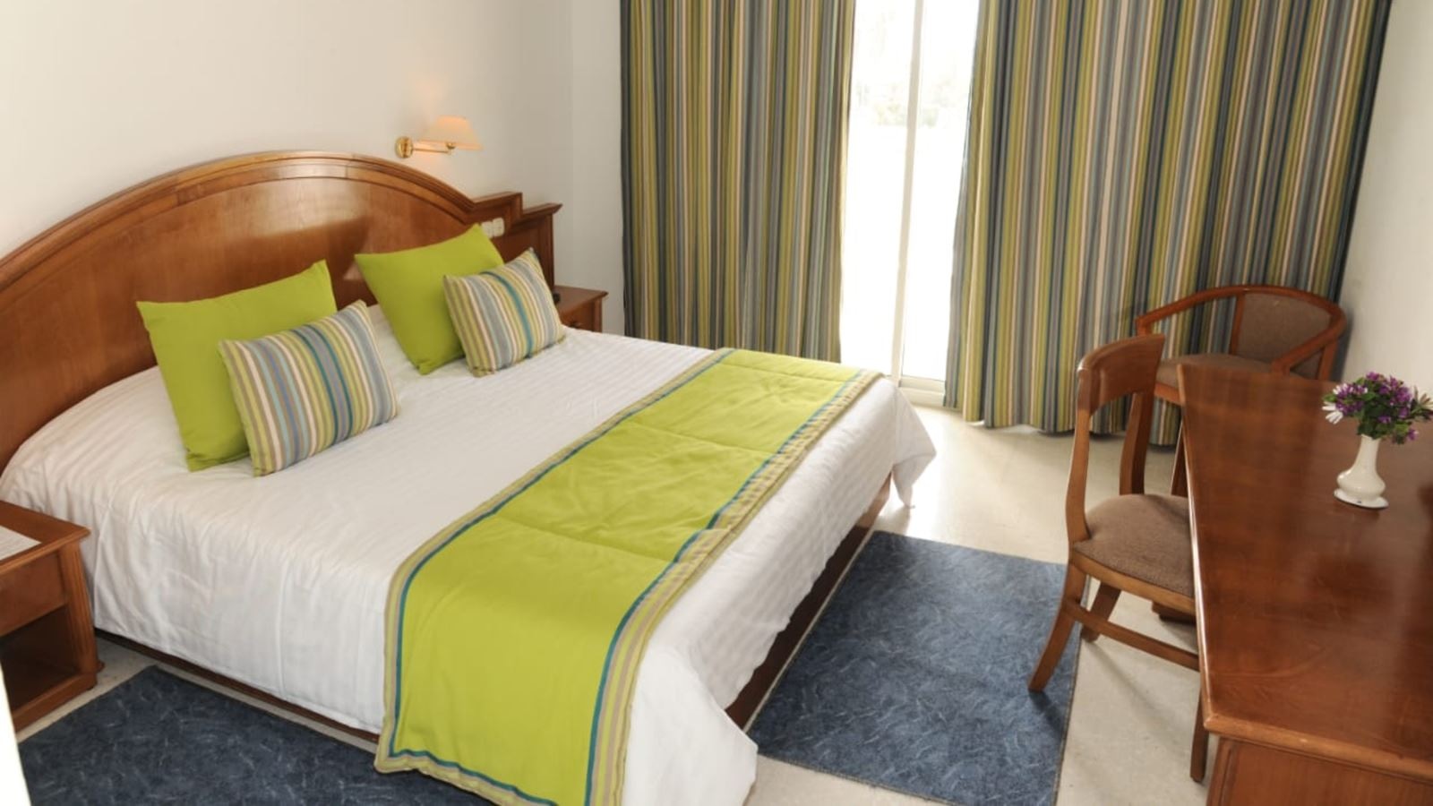 rooms-room-standard-side-sea-view