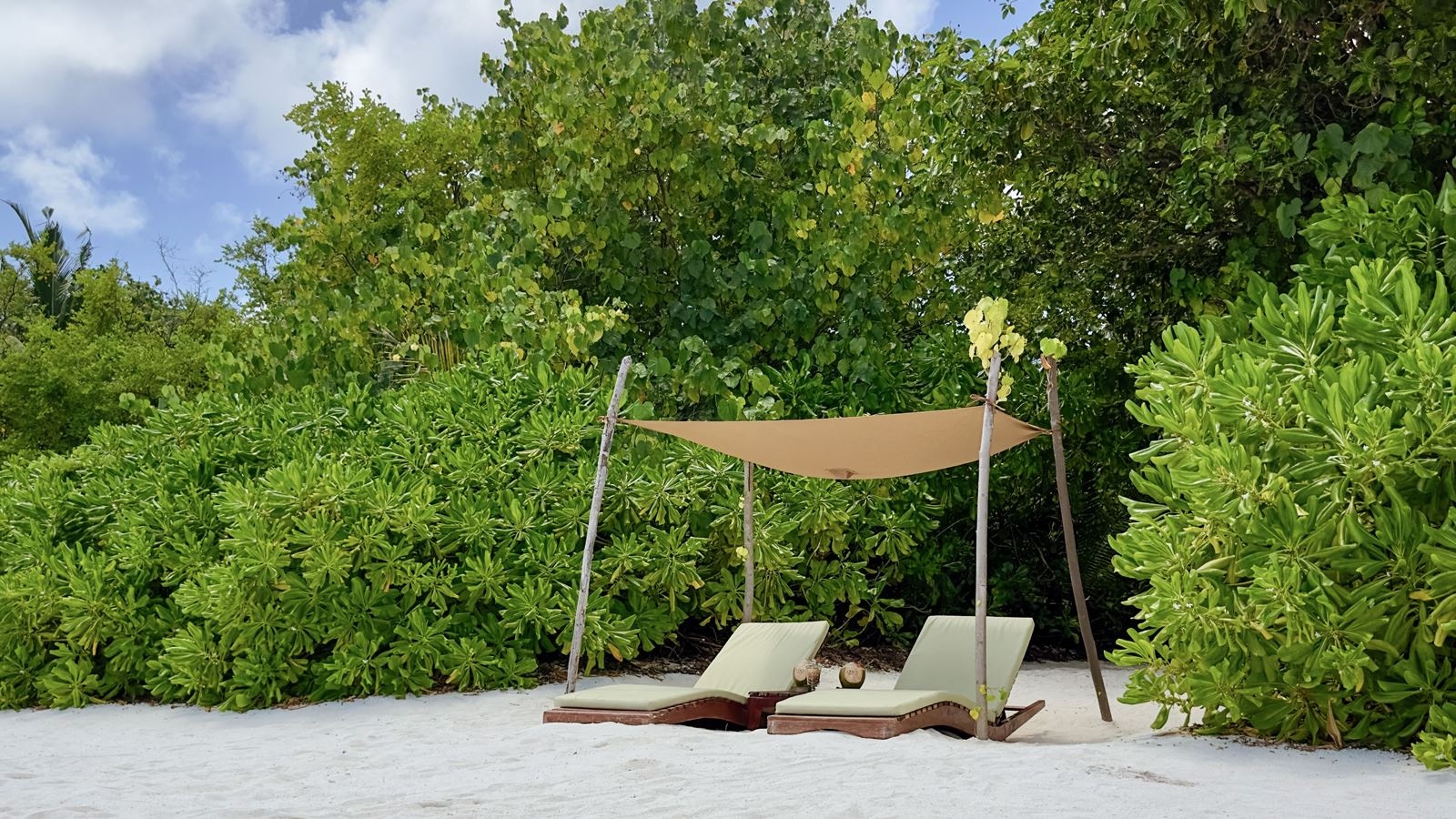 rooms-beach-villa-with-pool