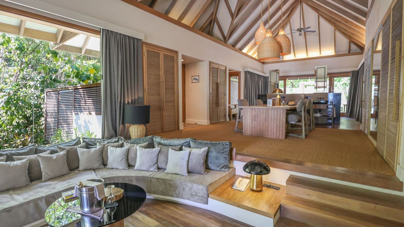 rooms-grand-premier-beach-villa-with-pool