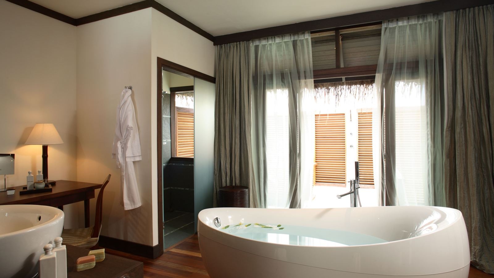 rooms-water-villa-with-pool