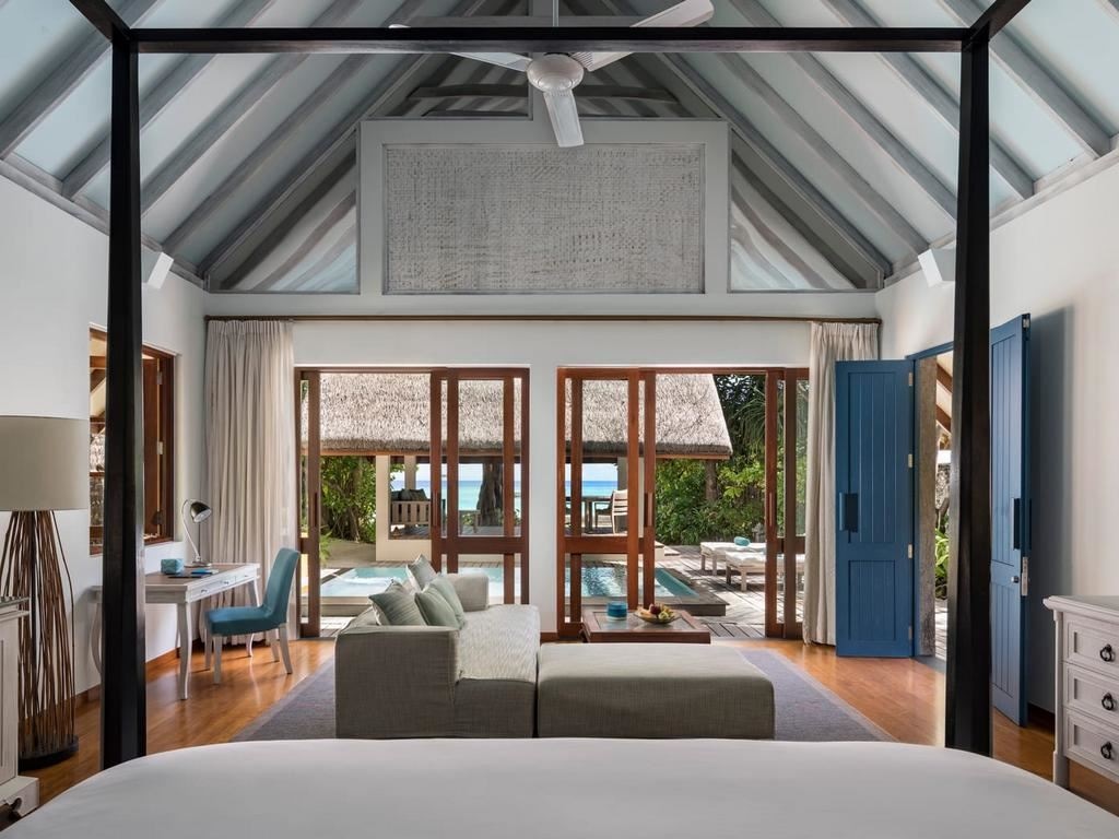 rooms-oceanfront-bungalow-with-pool