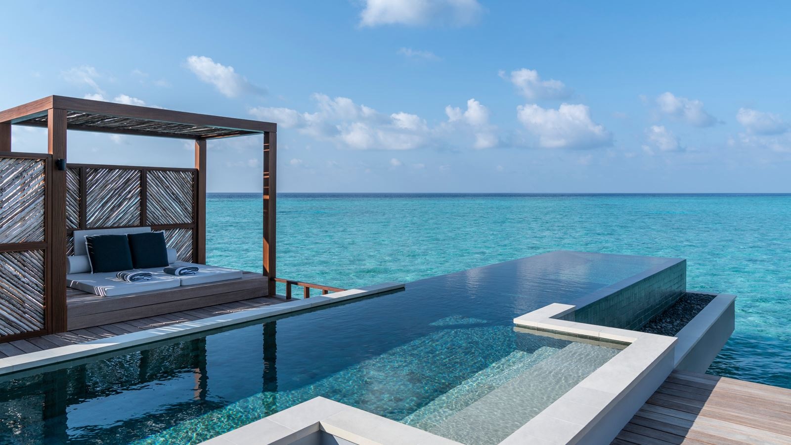 rooms-sunrise-water-villa-with-pool