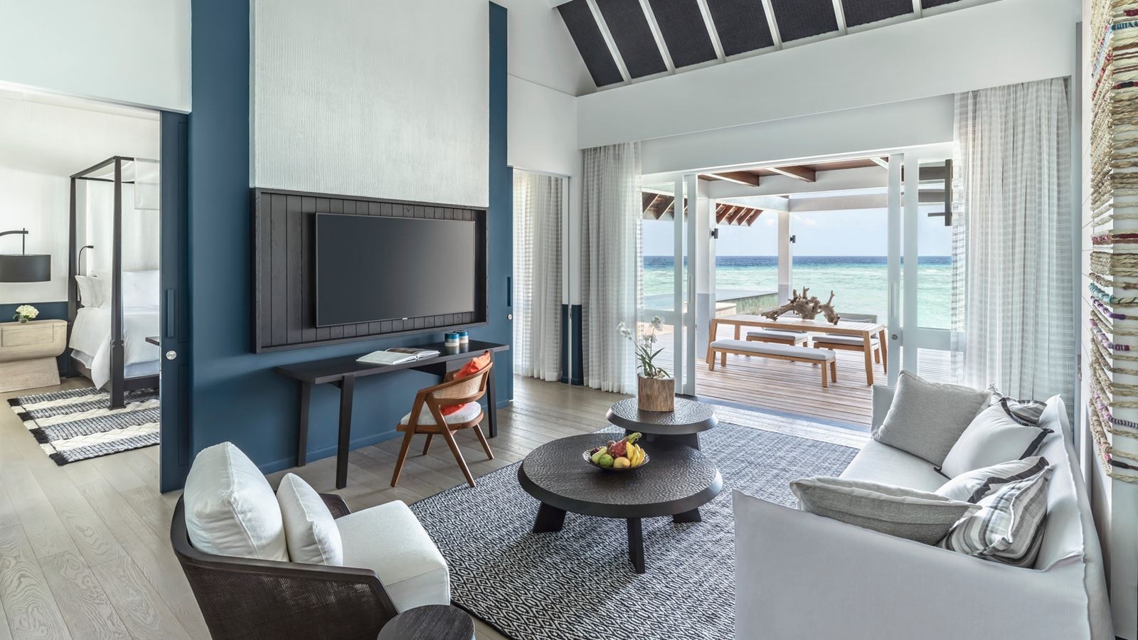 rooms-family-water-villa-with-pool