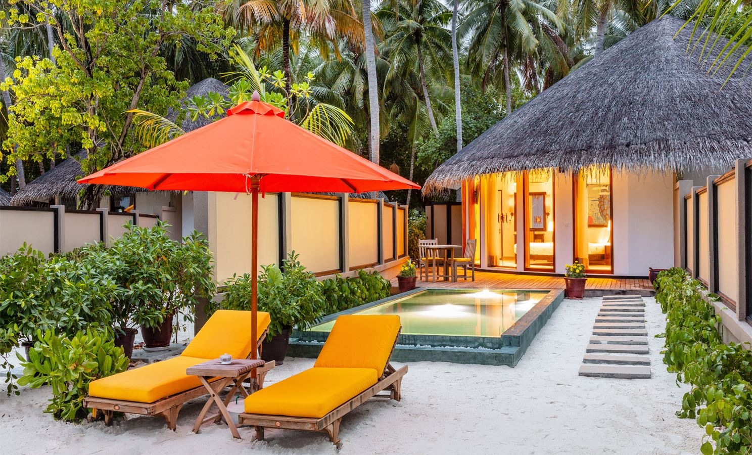 rooms-beachfront-infinity-pool-villa