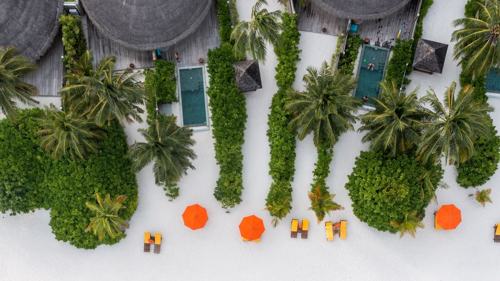 rooms-beachfront-family-pool-villa