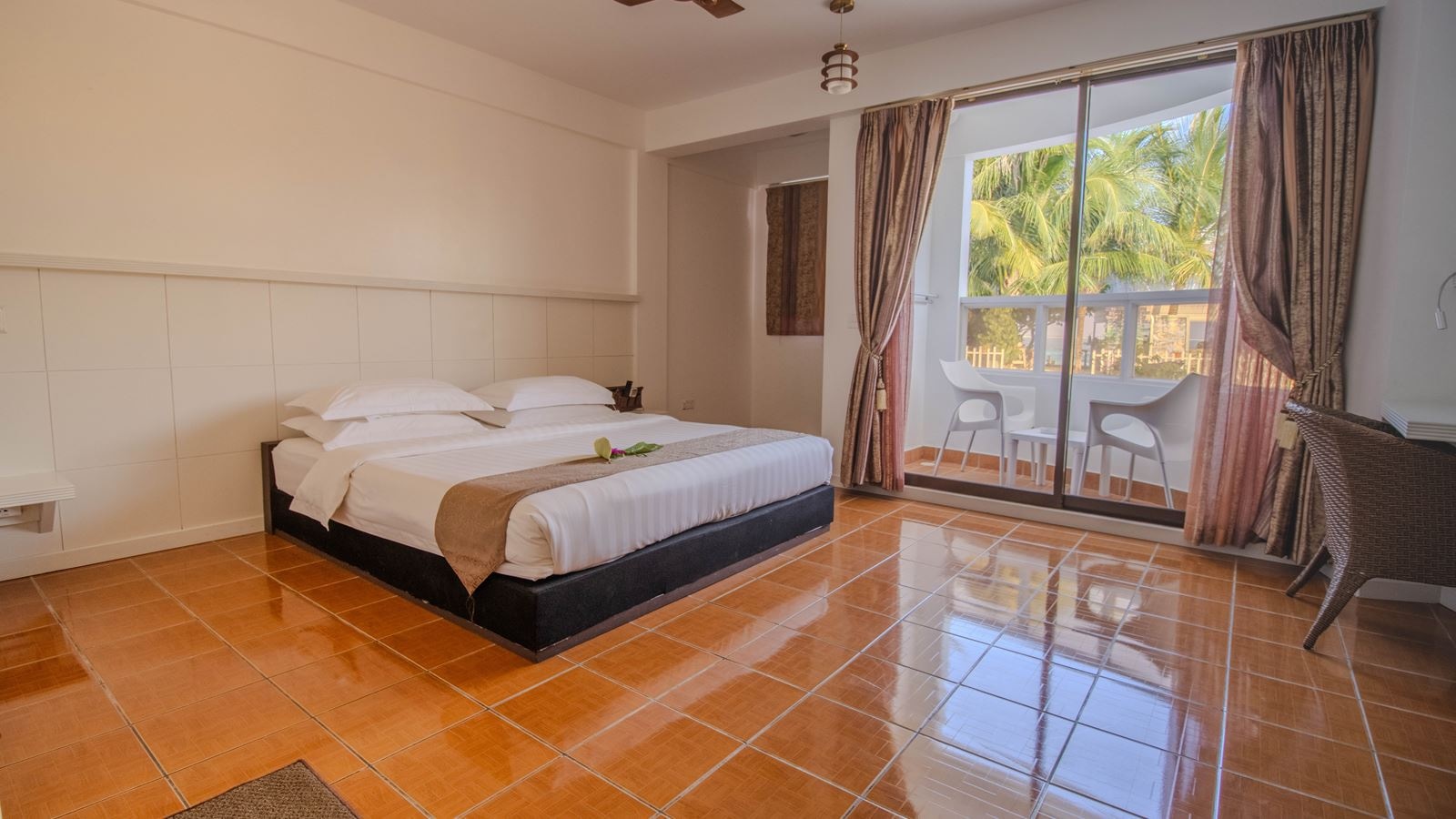 rooms-deluxe-room