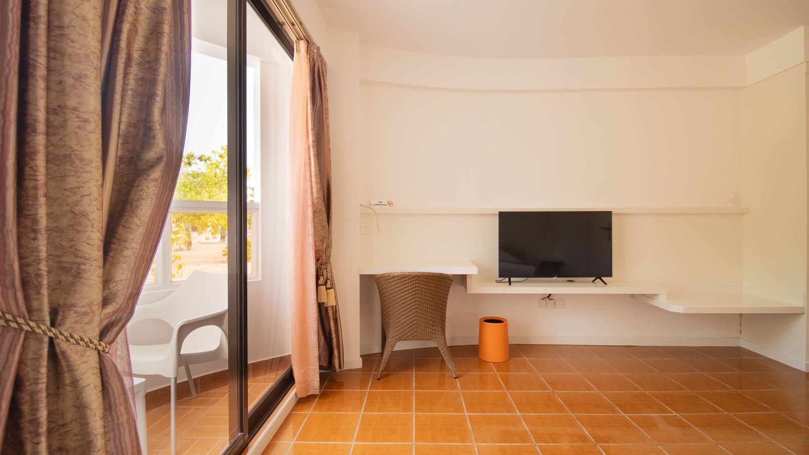 rooms-deluxe-room