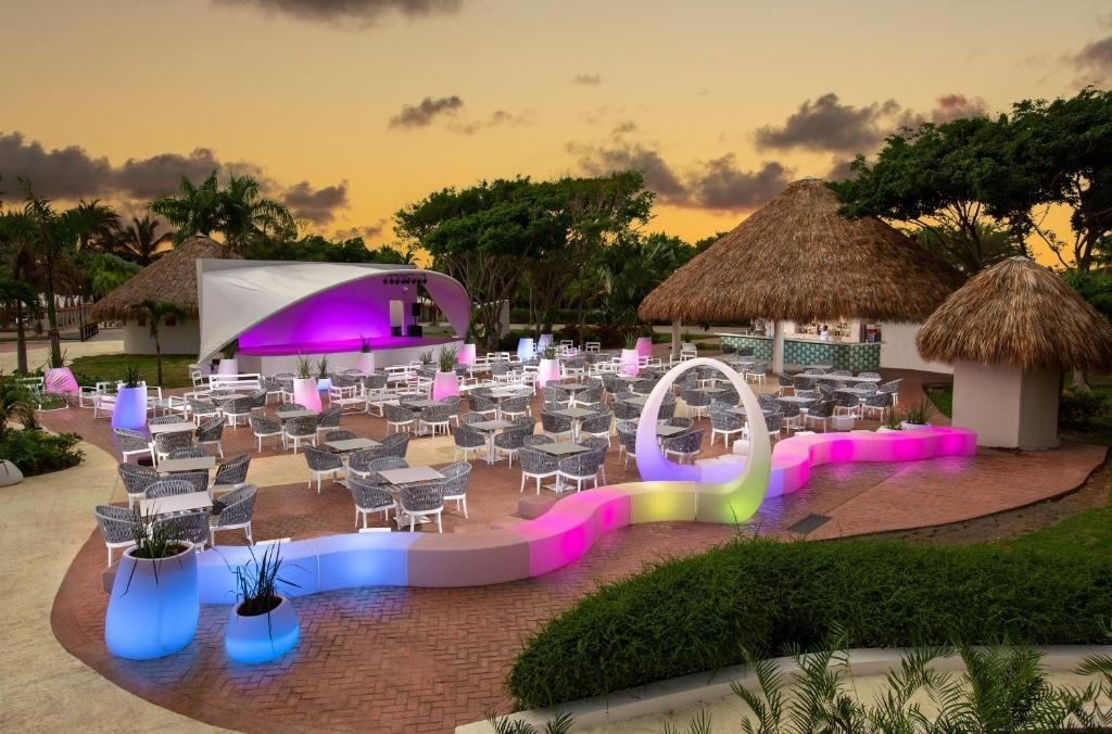 restaurants-main-building