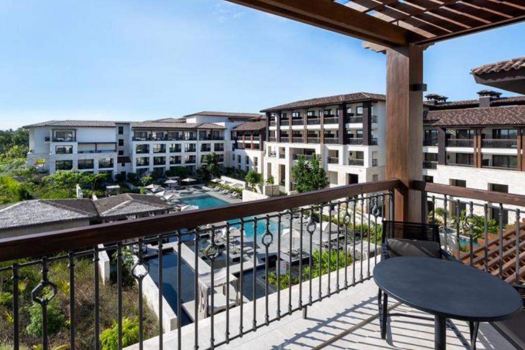 rooms-resort-queen--pool-view-junior-suite