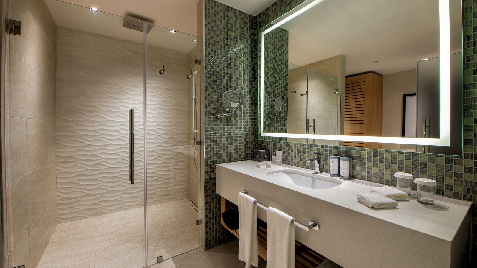 rooms-resort-queen--pool-view-junior-suite