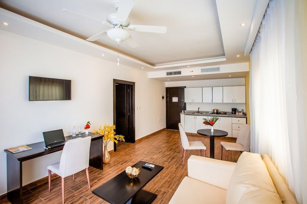 rooms-apartment-pool-view