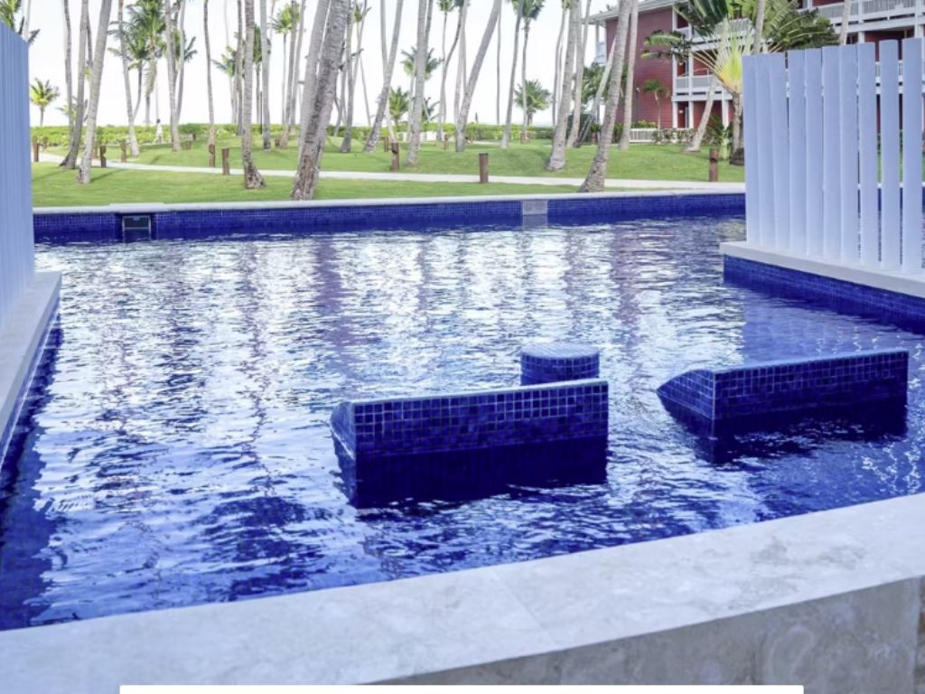 rooms-superior-room-swim-up-premium-level-single-use