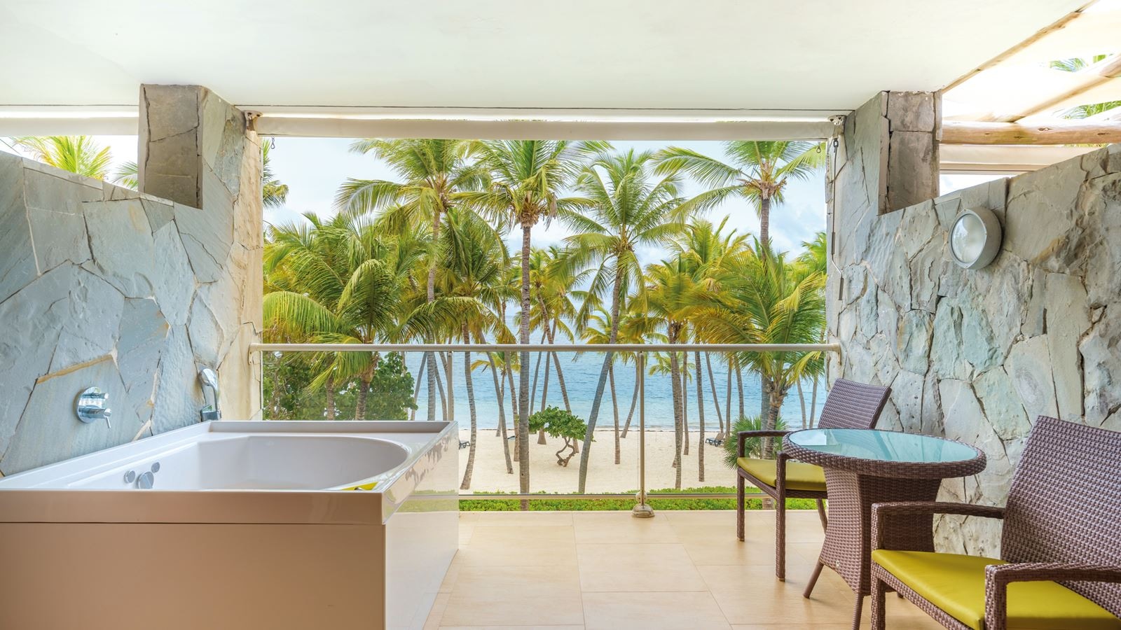 rooms-junior-suite-ocean-front-premium-level-single-use