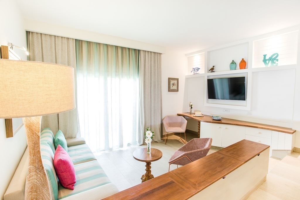 rooms-junior-suite-near-pool