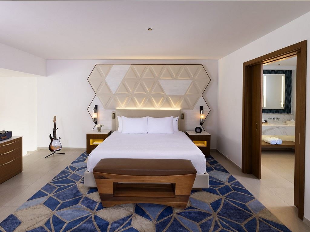 rooms-rock-suite-two-bedroom-with-personal-assistant