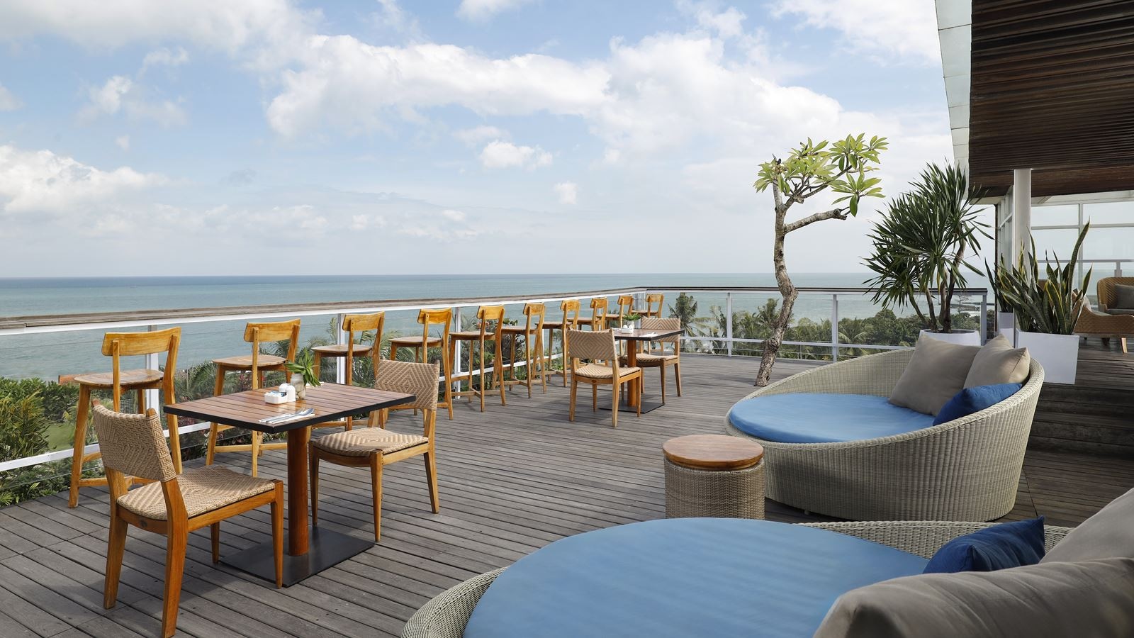 restaurants-upzscale-sky-dining--bar