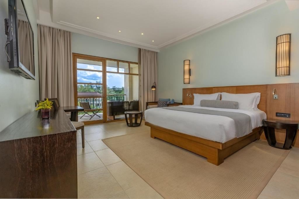 rooms-deluxe-ocean-side-view