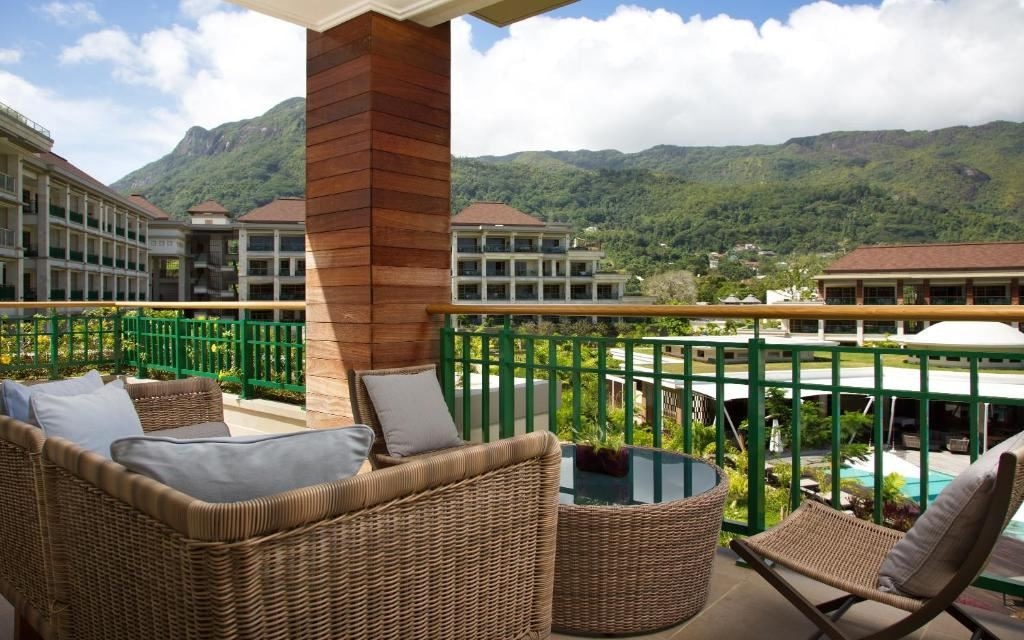 rooms-junior-suite-with-balcony