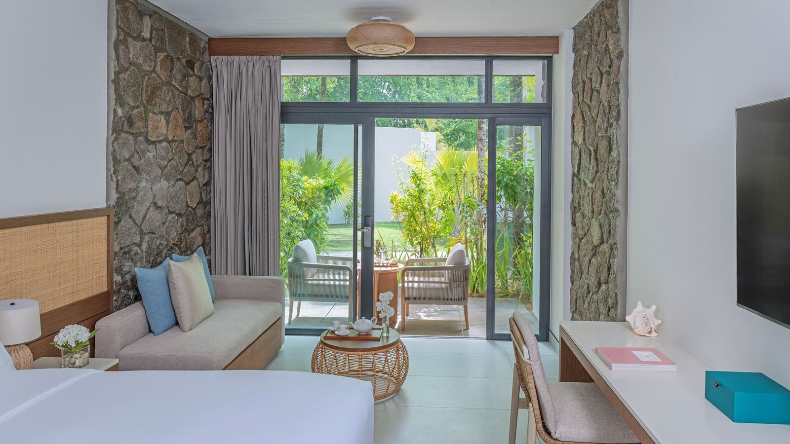 rooms-garden-terrace-room