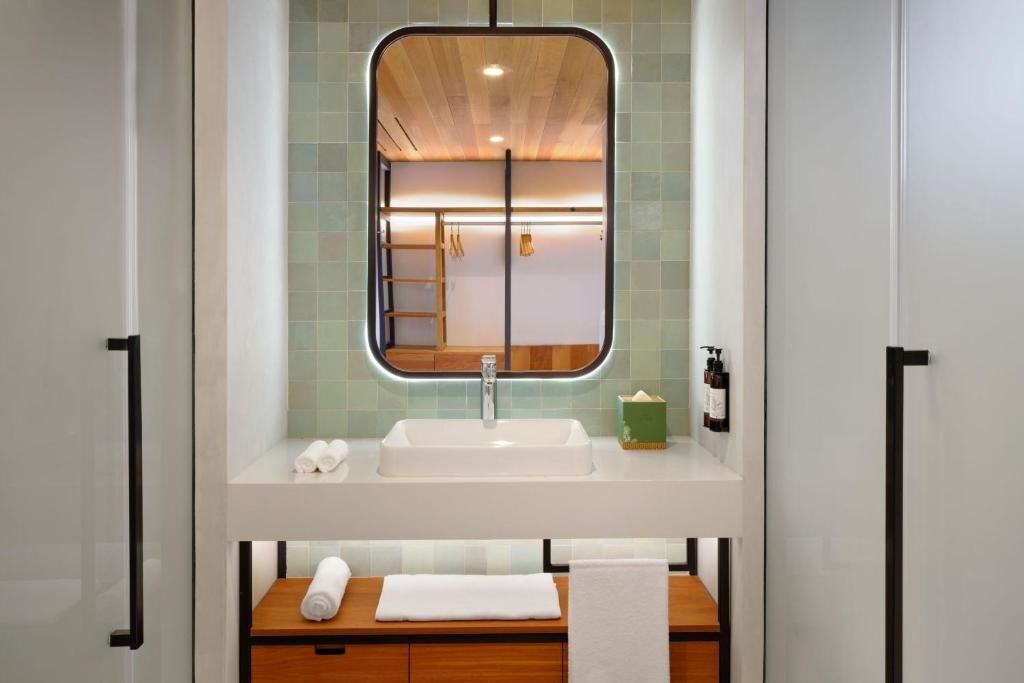 rooms-deluxe-mountain-view-room