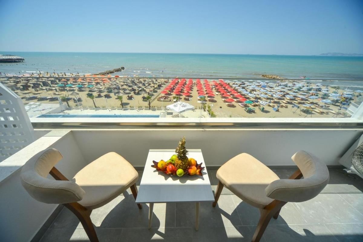 rooms-single-wchild-room-balcony