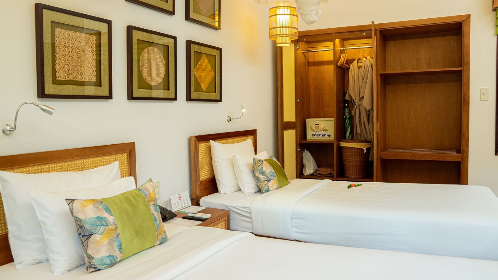 rooms-the-cozy-garden-view