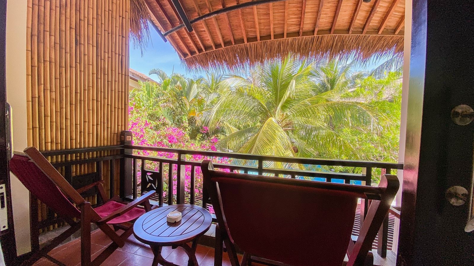 rooms-indochine-suite-garden-view-with-balcony