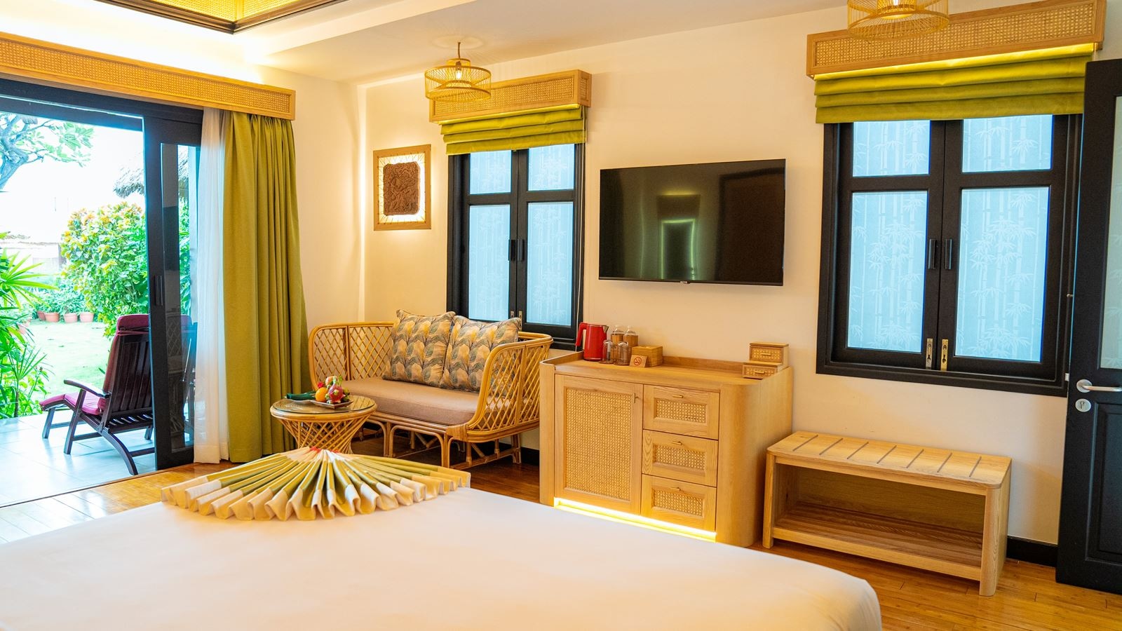 rooms-serene-elite-beachfront-bungalow-premier