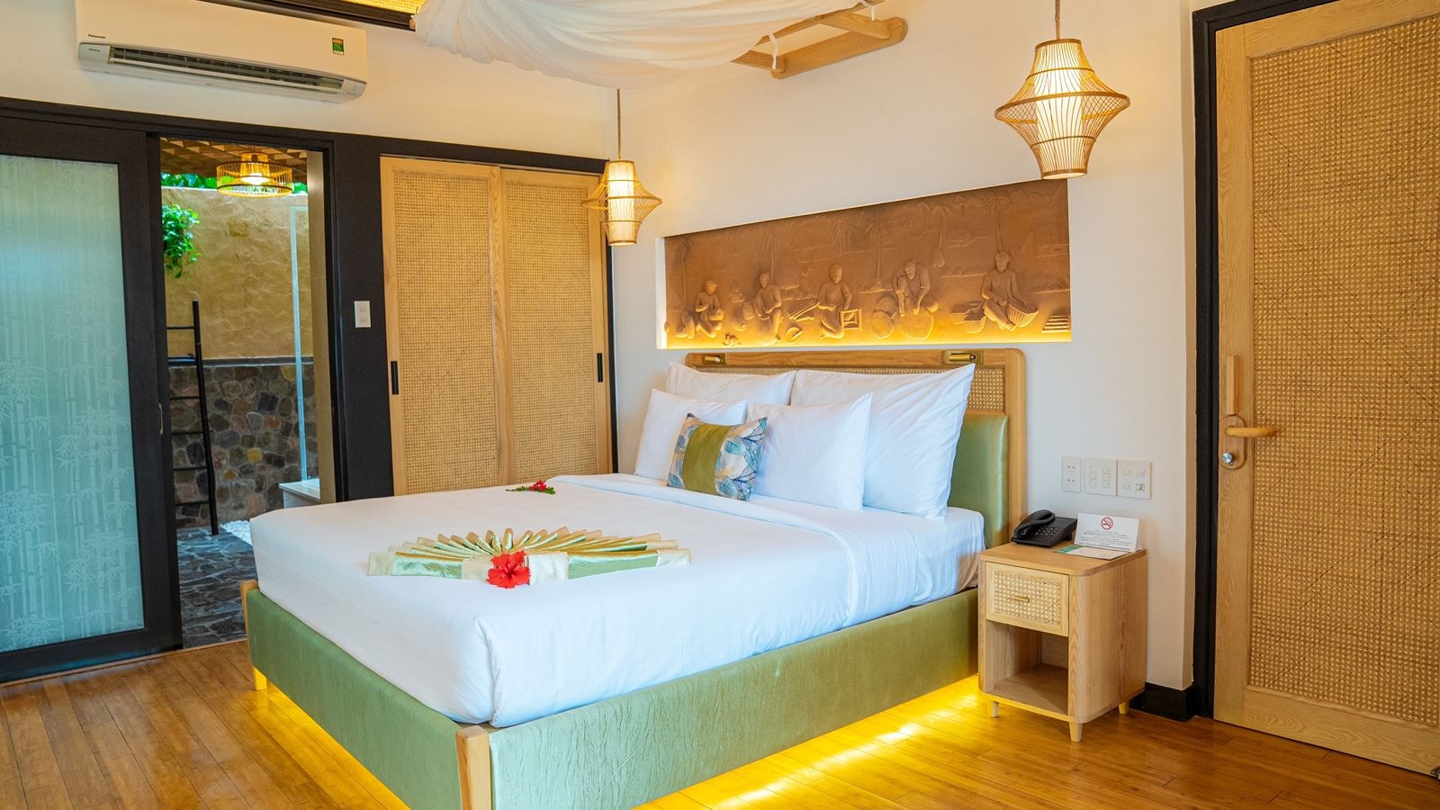 rooms-serene-elite-beachfront-bungalow-premier