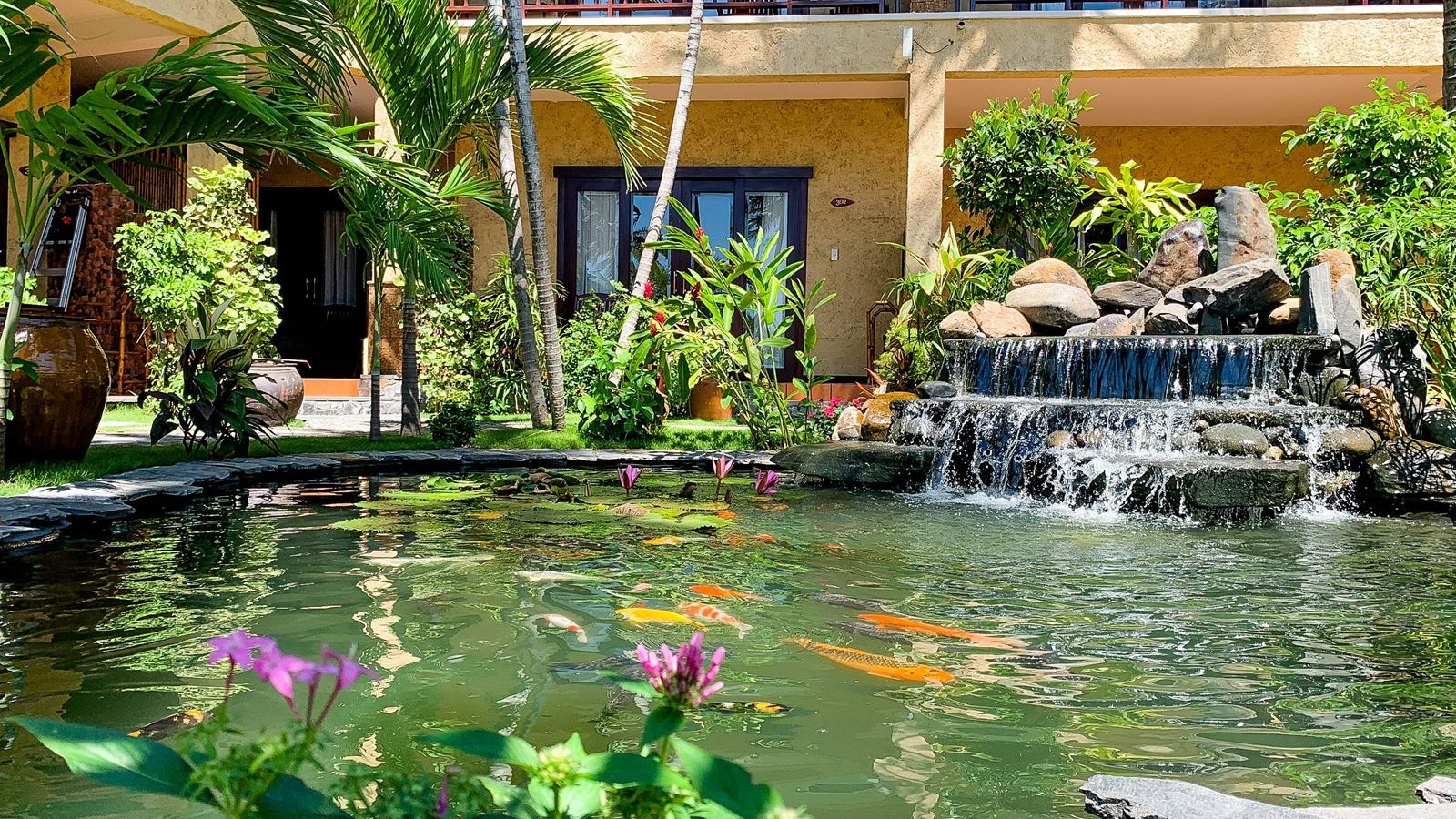 rooms-the-cozy-garden-view