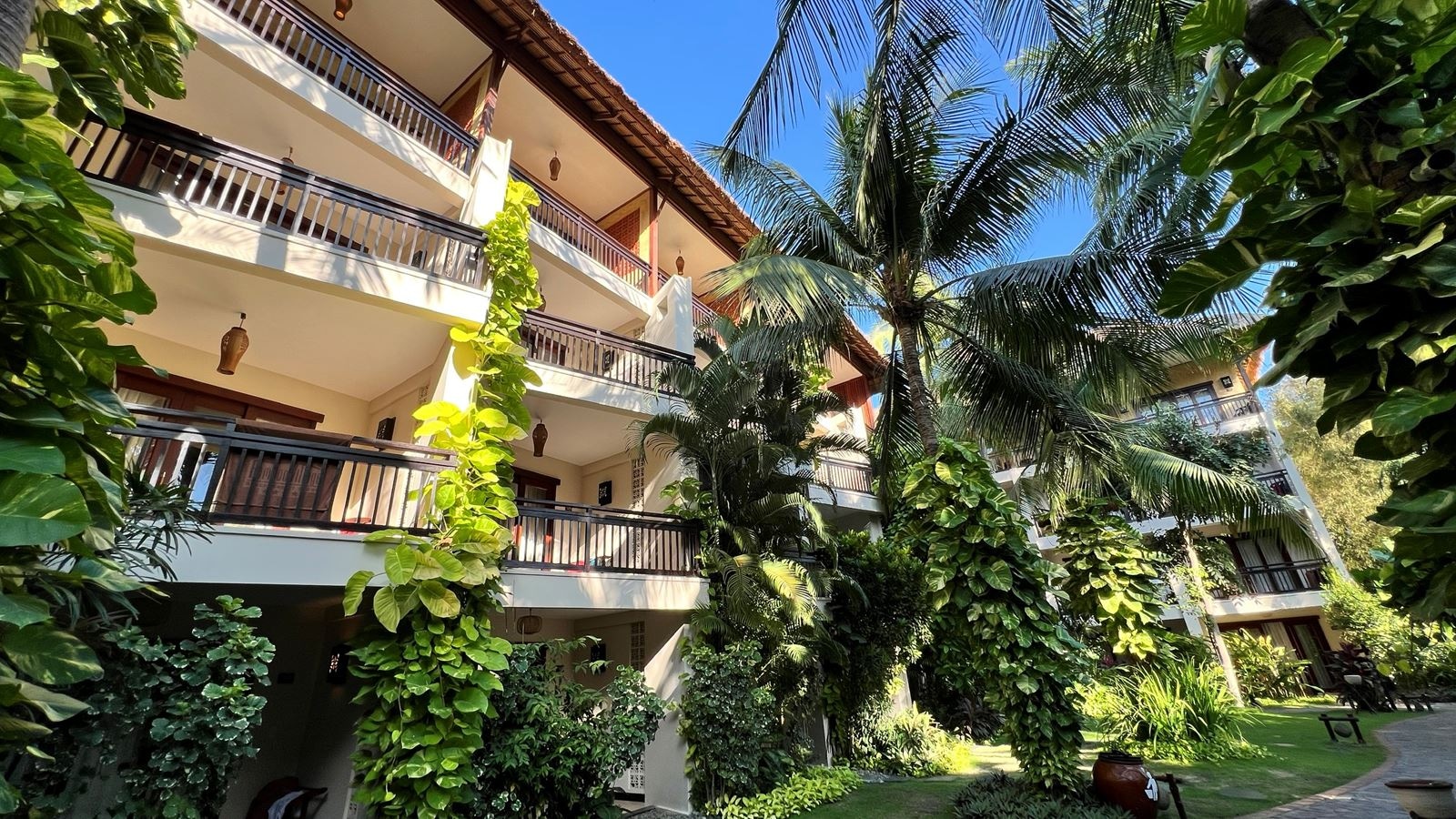 rooms-the-nova-deluxe-garden-view-with-balcony