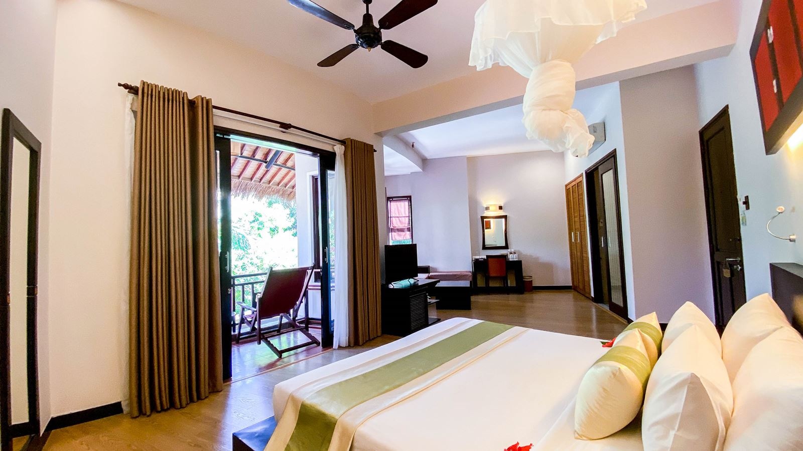 rooms-indochine-suite-garden-view-with-balcony-child-without-extra-bed